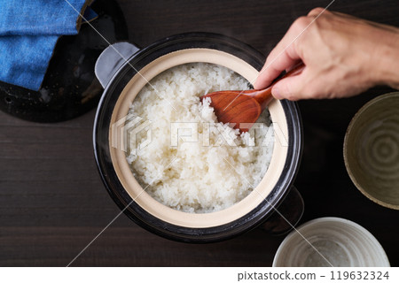 Freshly cooked rice cooked in a clay pot Freshly cooked rice cooked in a clay pot 119632324