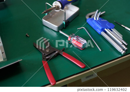 剝線鉗在電氣控制的應用 119632402