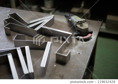 Deburring stainless steel parts using a paper grinder 119632429