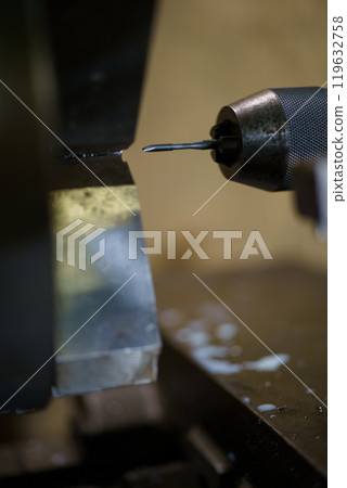 用車床鑽孔 119632758