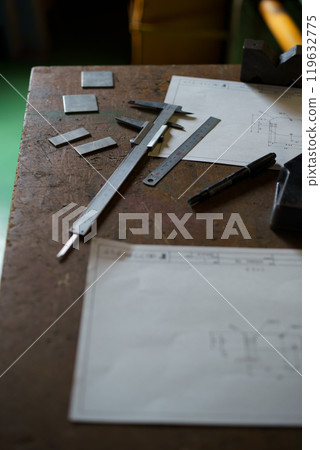 Checking part dimensions 119632775