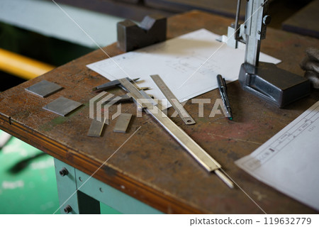 Checking part dimensions 119632779