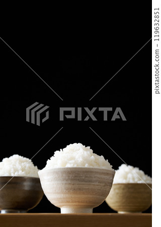 A large serving of rice in a rice bowl 119632851