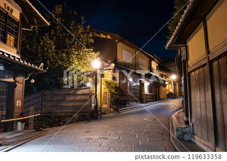 Night view of Gion, Kyoto (Sannenzaka) 119633358