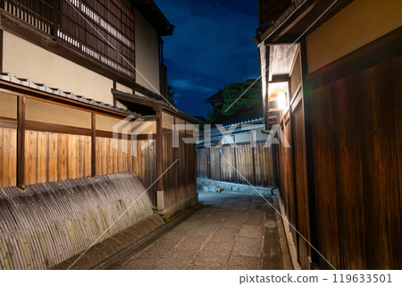 Night view of Gion, Kyoto (Ishibekoji) 119633501