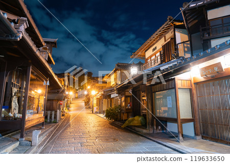 Night view of Gion, Kyoto (Ninenzaka) 119633650
