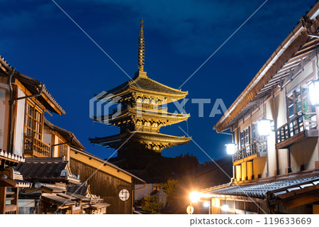 Night view of Gion, Kyoto (Yasaka Pagoda) Night view of Gion, Kyoto (Yasaka Pagoda) 119633669