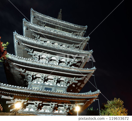 Night view of Gion, Kyoto (Yasaka Pagoda) 119633672