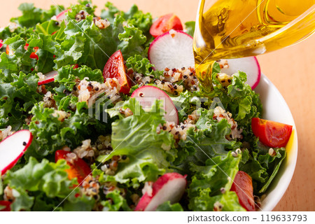 Quinoa and Kale Salad Drizzled with Olive Oil 119633793