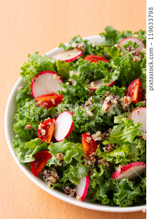 Quinoa and Kale Salad 119633798