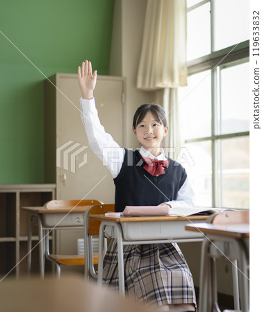 女士初中生帶著微笑的手 119633832