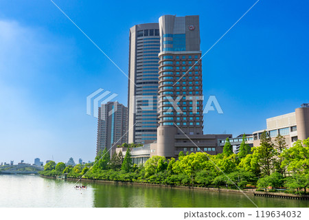 從大阪市北區天滿橋源二橋看到的大川和大阪市容公園(OPA) 從大阪市北區天滿橋源二橋看到的大川和大阪市容公園(OPA) 119634032