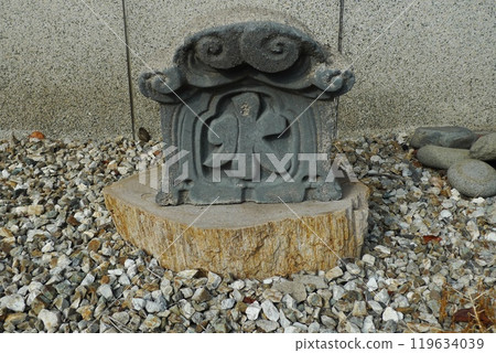 復古屋頂瓦片與水冠 119634039