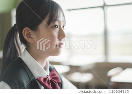 日本國中馬尾女生側臉 119634535