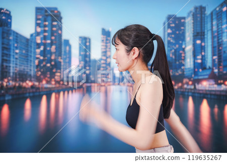 年輕女子在城市跑步 年輕女子在城市跑步 119635267