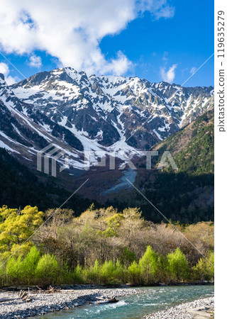 Early summer hiking in the Northern Alps: Walking along the left bank of the Azusa River from Kamikochi, Mt. Okuhotaka seen from Konashidaira 119635279