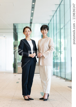 Business woman whole body 119636147