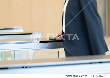 安檢門觸手可及 119636256