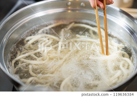 煮烏冬面 119636384