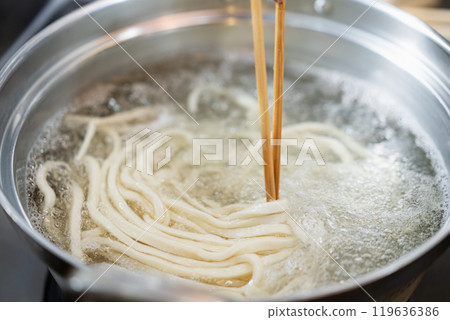 煮烏冬面 119636386