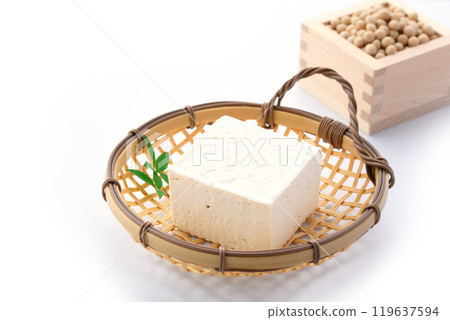 Momme tofu 119637594