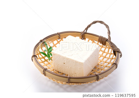 Momme tofu 119637595