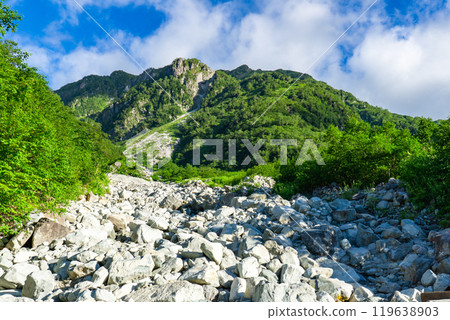 從秩父澤看到的大野山 攀登北阿爾卑斯雙六山（小池新道） 119638903