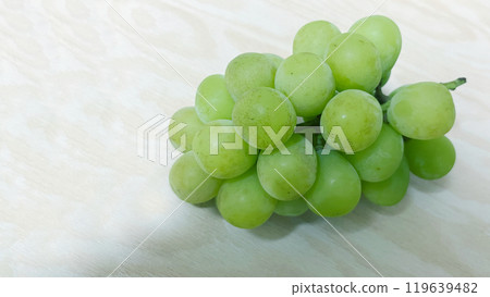 Shine Muscat in the air Shine Muscat in the air 119639482