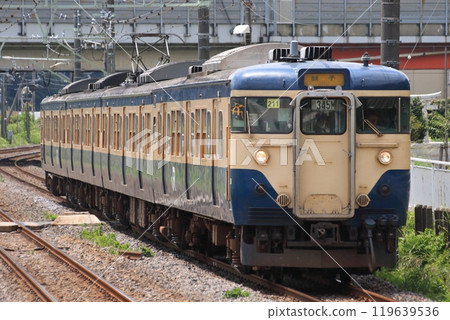 113 series train (Yokosuka color) running on the Sobu Main Line_Photo taken on August 8, 2010 119639536