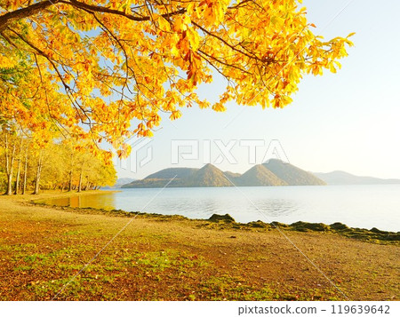 秋天的北海道洞爺湖的壯麗景色 渚公園 可以看到日落 119639642