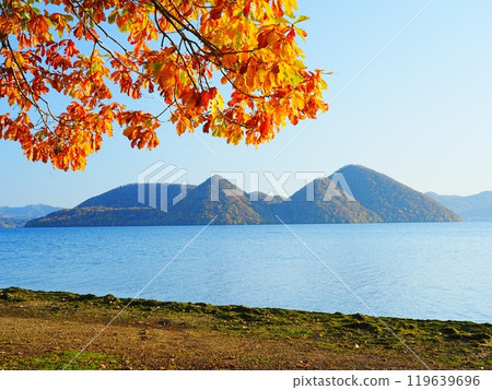 秋天的北海道洞爺湖的壯麗景色 渚公園 可以看到日落 秋天的北海道洞爺湖的壯麗景色 渚公園 可以看到日落 119639696