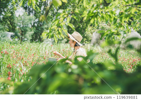 草莓蠟燭採花 119639881