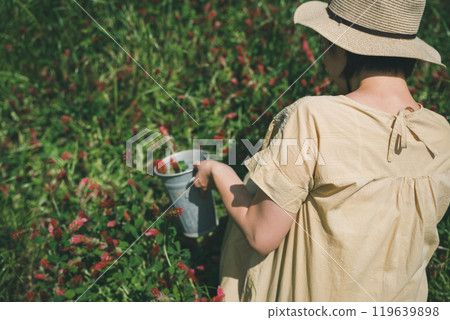 草莓蠟燭採花 119639898