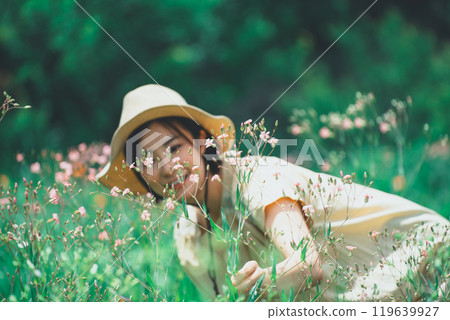 A woman picking saponaria in a flower field 119639927