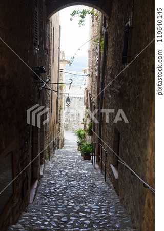 法國南部聖保羅德旺斯小村莊胡同風光 119640145