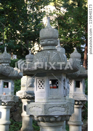 A Daruma doll is looking at me from inside the lantern 119640173