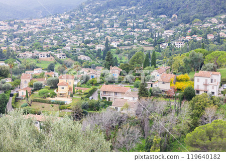 Scenery of an alleyway in a small village on the Cote d'Azur in southern France 119640182
