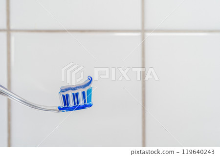 牙刷和藍色牙膏 牙刷和藍色牙膏 119640243