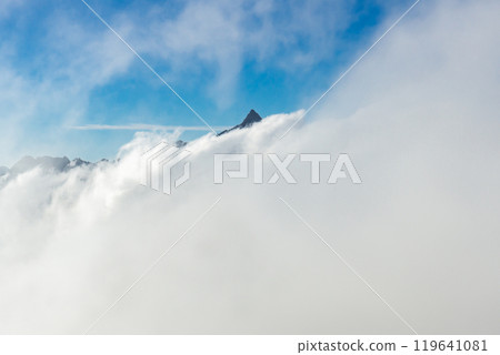 雲海與矢裡岳：攀登北阿爾卑斯山黑部五郎山 119641081