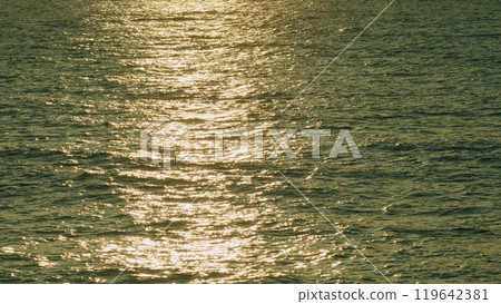 Sun Reflecting On Sparkling Warm Sea. Ocean Or Sea With Small Ripples On A Sunny Day. Real time. 119642381