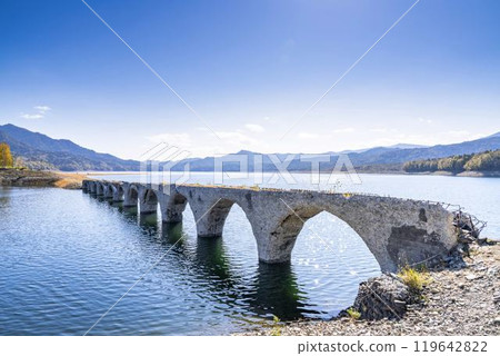 北海道上士幌町，秋日晴朗的舊國鐵志幌線 Taushubetsu 河大橋 119642822