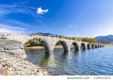北海道上士幌町，秋日晴朗的舊國鐵志幌線 Taushubetsu 河大橋 119642824