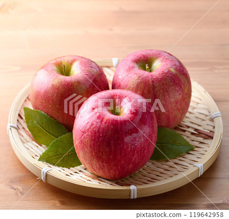 Nagano Prefecture Shinano Sweet (apple) Nagano Prefecture Shinano Sweet (apple) 119642958