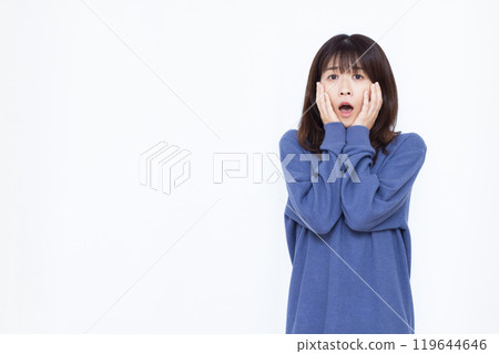 一位女士臉色蒼白 119644646