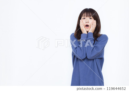 一位女士臉色蒼白 119644652