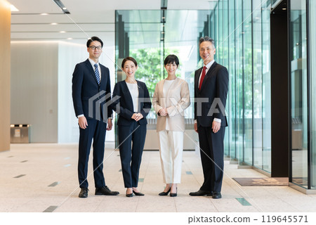Business person, male and female, whole body 119645571