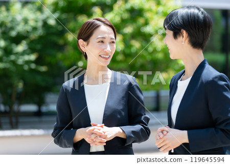 商業女性對話 119645594
