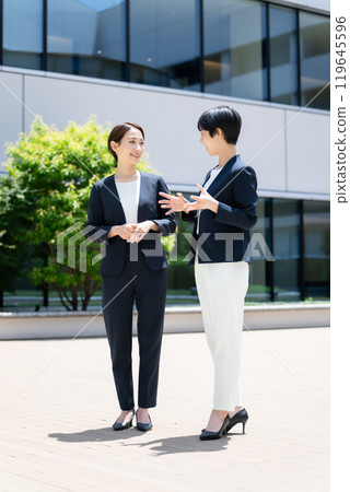 商業女性對話 119645596