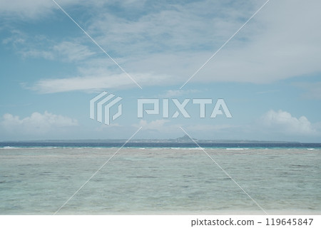 Okinawa Prefecture, Sesoko Island, Sesoko Beach, clear blue sky, white sand and emerald green sea Okinawa Prefecture, Sesoko Island, Sesoko Beach, clear blue sky, white sand and emerald green sea 119645847