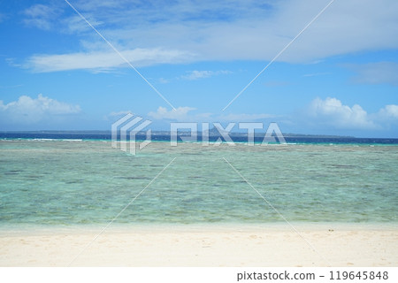 Okinawa Prefecture, Sesoko Island, Sesoko Beach, clear blue sky, white sand and emerald green sea Okinawa Prefecture, Sesoko Island, Sesoko Beach, clear blue sky, white sand and emerald green sea 119645848